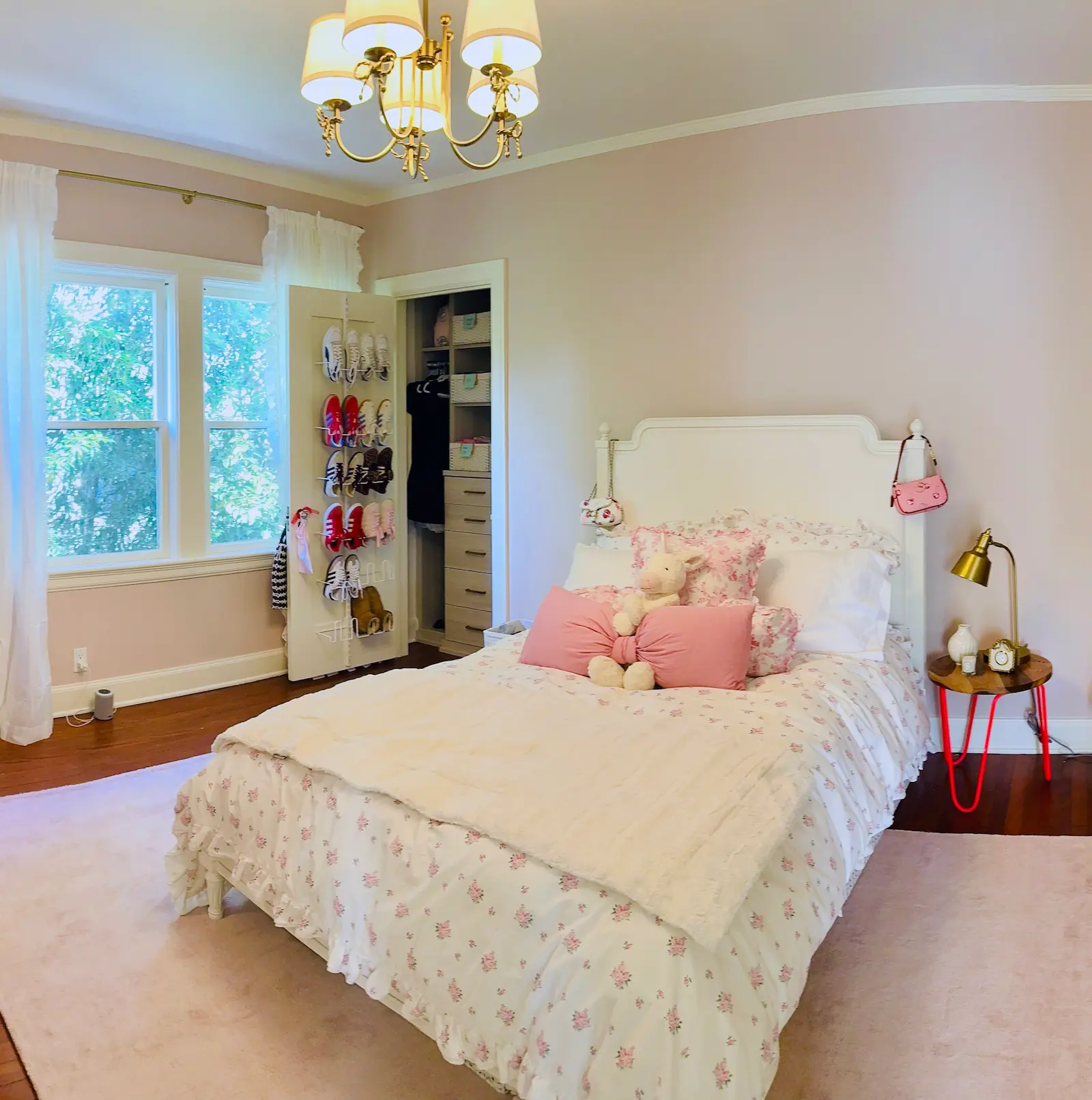 pink kids bedroom